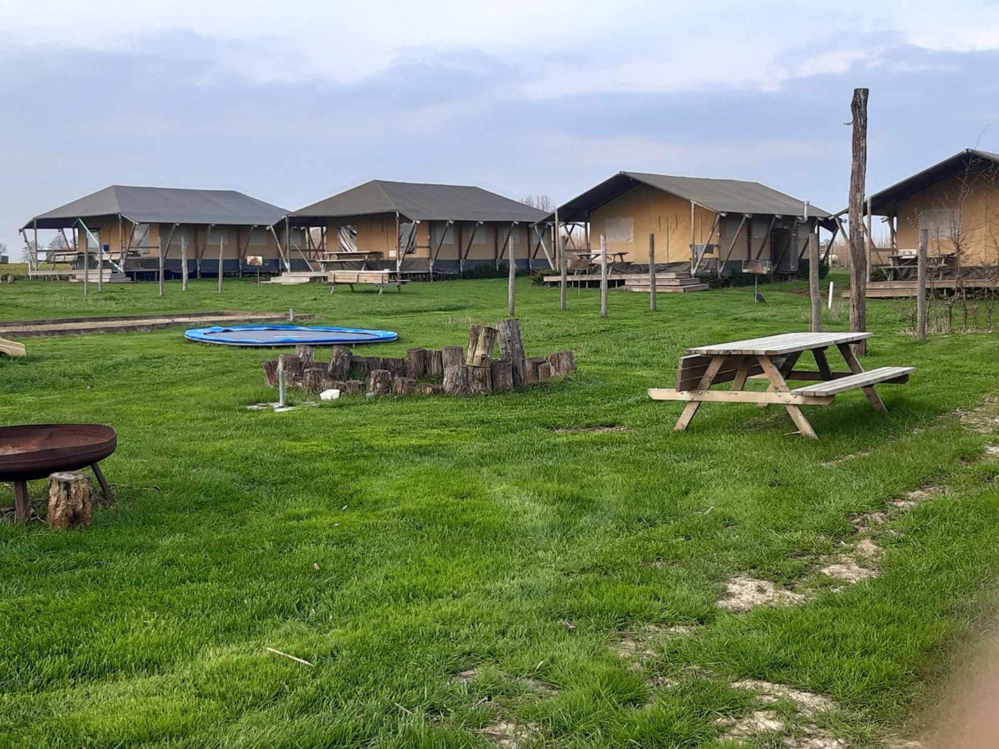 Glamping op het Zeugekot Hotel Beveren  Buitenkant foto